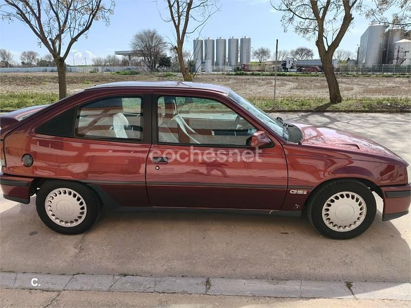 Usado Opel Kadett 129 CV (94 kW) 1990 Granate Utilitario