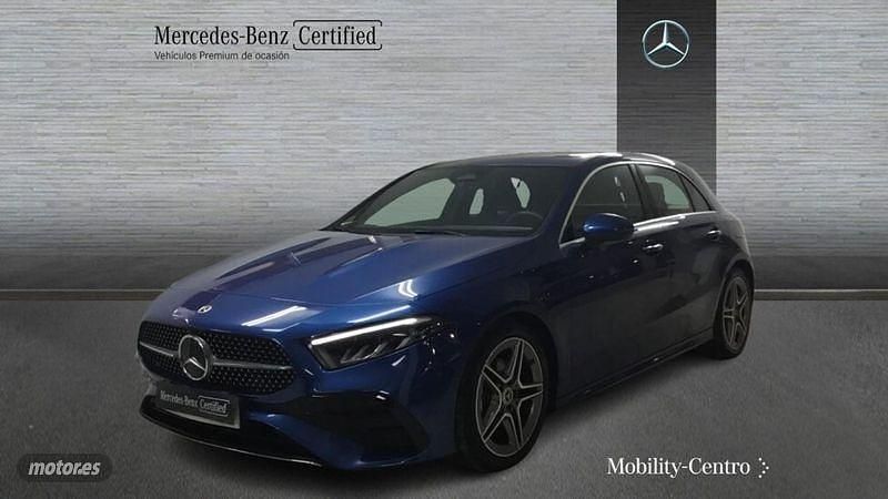 Usado Mercedes A180 AMG line 116 CV (85 kW) 2024 Azul espectra Berlina