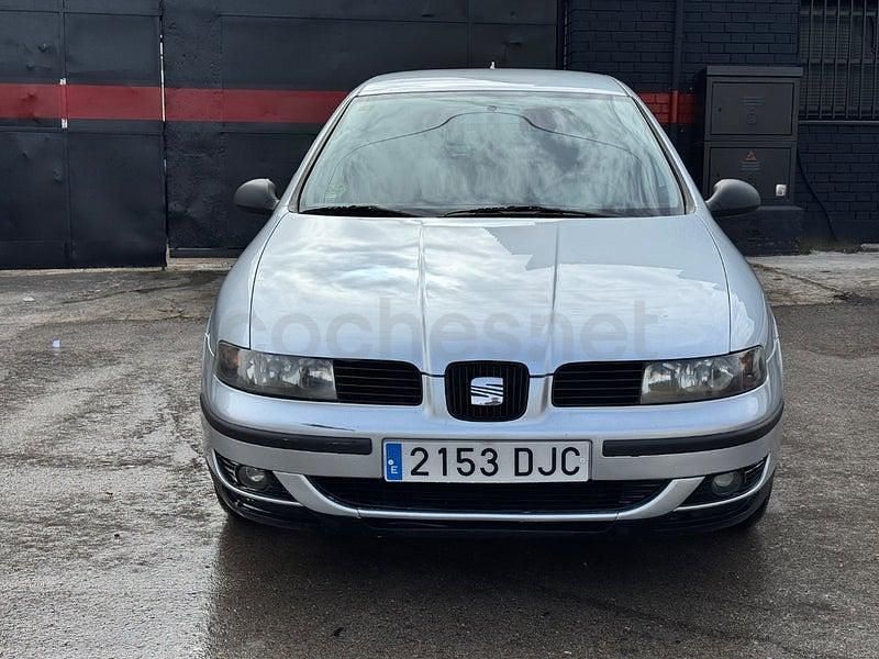 Usado Seat Leon Sport 102 CV (75 kW) 2005 Gris / plata Utilitario