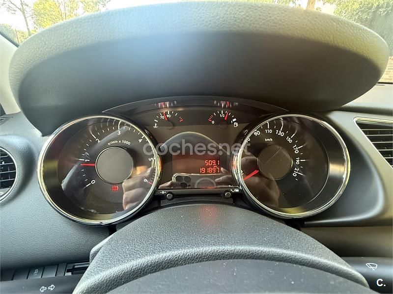 Gris / plata Usado 2013 Peugeot 3008 Active Berlina | 6400 € (Buen precio) - Imagen 1/4