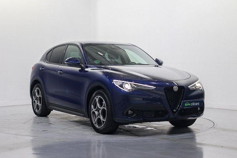 Usado Alfa Romeo Stelvio Sprint 190 CV (139 kW) 2021 Azul SUV