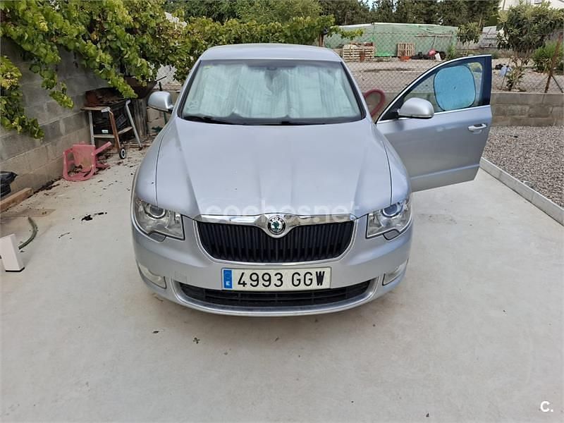 Gris / plata Usado 2008 Skoda Superb Comfort Berlina | 6000 € (Precio justo) - Imagen 1/4