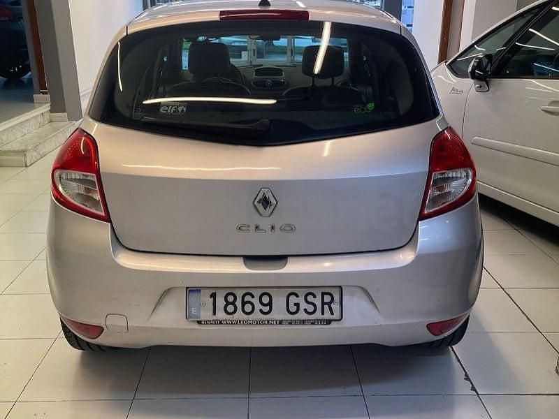 Usado Renault Clio II Authentique 86 CV (63 kW) 2010 Gris / plata Berlina