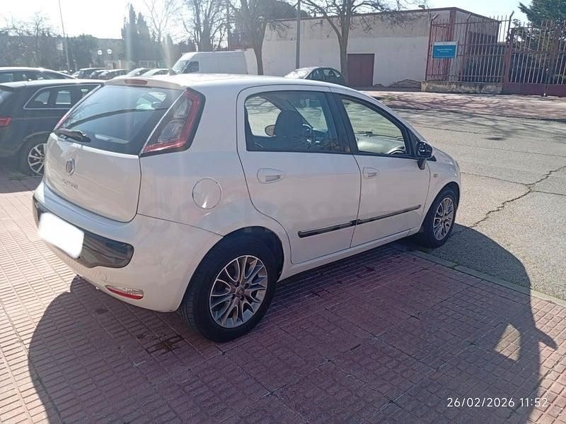 Usado Fiat Punto Lounge 95 CV (69 kW) 2012 Blanco Utilitario