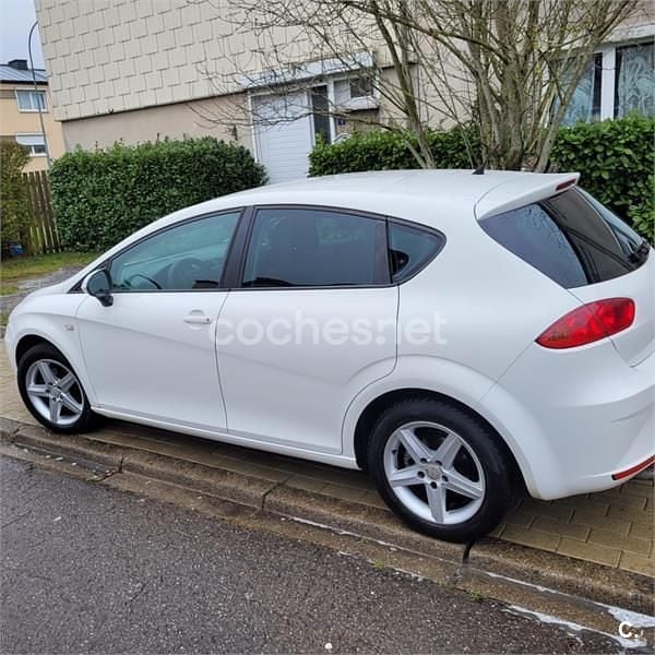 Usado Seat Leon Style 105 CV (77 kW) 2010 Blanco Utilitario