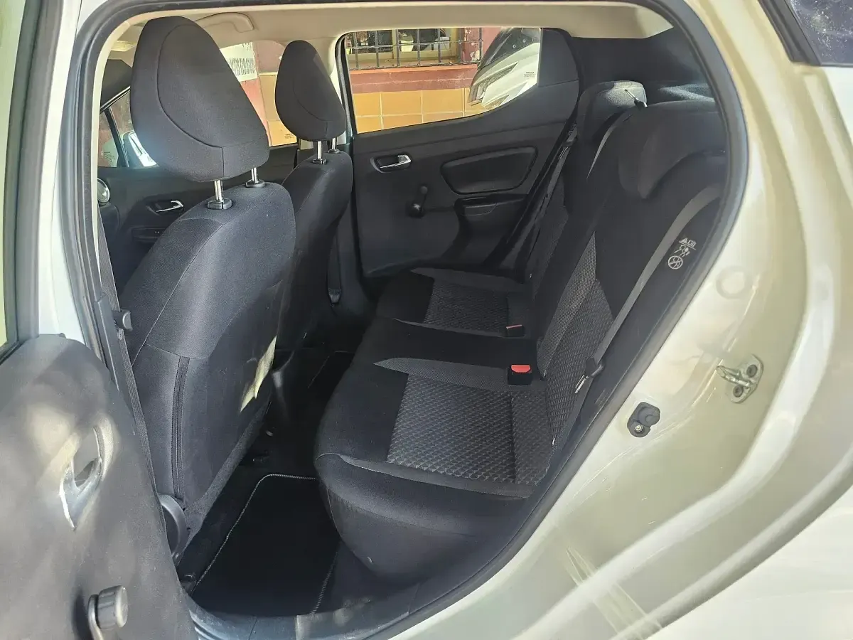 Usado Nissan Micra Acenta 92 CV (67 kW) 2021 Blanco Utilitario