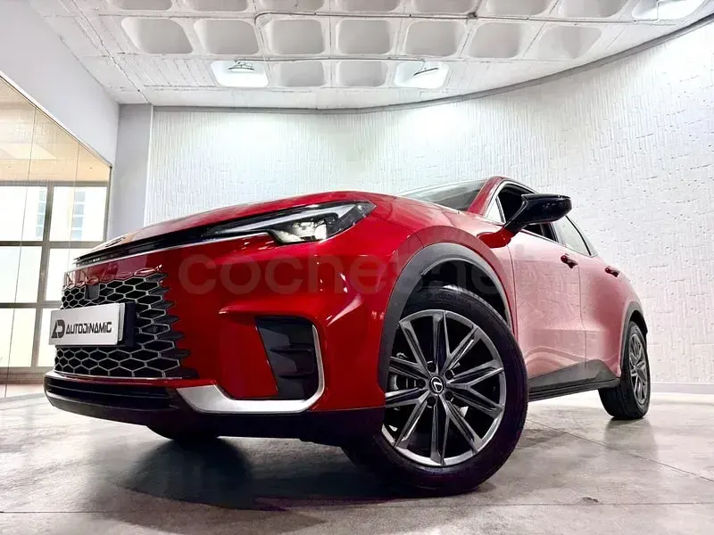 Usado Lexus LBX 136 CV (100 kW) 2025 Rojo SUV
