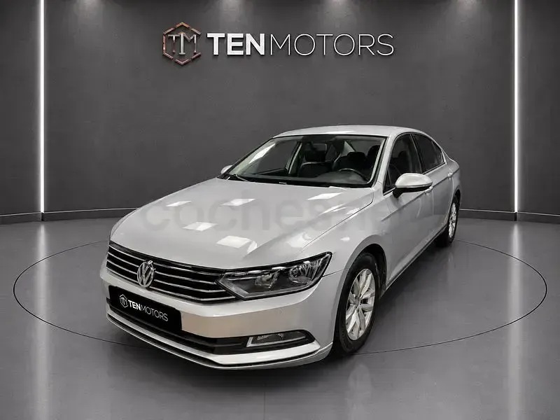 Usado VW Passat Edition 150 CV (110 kW) 2018 Gris / plata Berlina