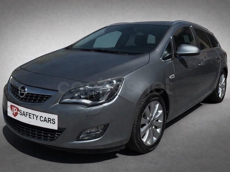Usado Opel Astra Excellence 140 CV (102 kW) 2012 Gris / plata Familiar