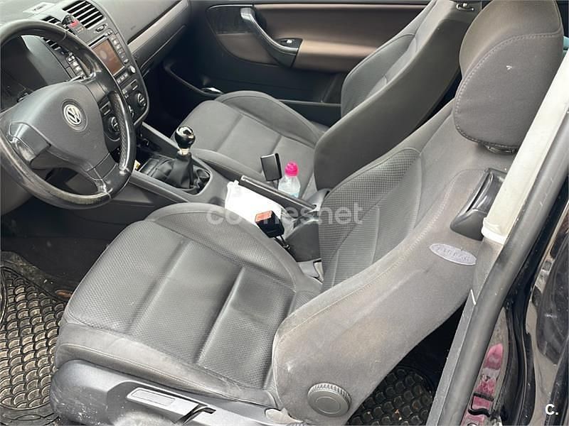 Usado VW Golf IV Highline 105 CV (77 kW) 2003 Negro Berlina