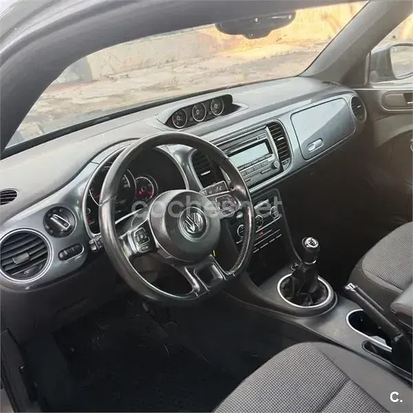 Usado VW Beetle Design 105 CV (77 kW) 2013 Gris / plata Utilitario