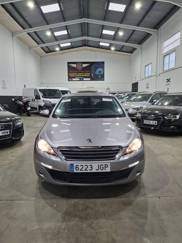 Usado Peugeot 308 Style 92 CV (67 kW) 2015 Gris / plata Berlina