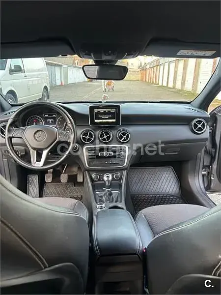 Usado Mercedes A180 Style 122 CV (89 kW) 2014 Gris / plata Berlina