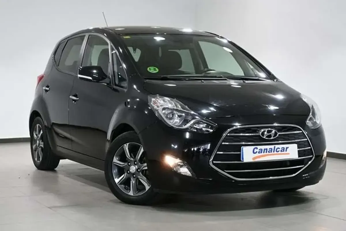 Usado Hyundai ix20 90 CV (66 kW) 2016 Negro Utilitario