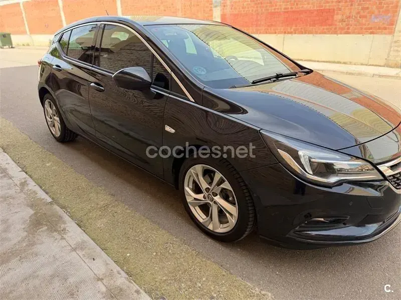 Usado Opel Astra Excellence 136 CV (100 kW) 2016 Negro Berlina