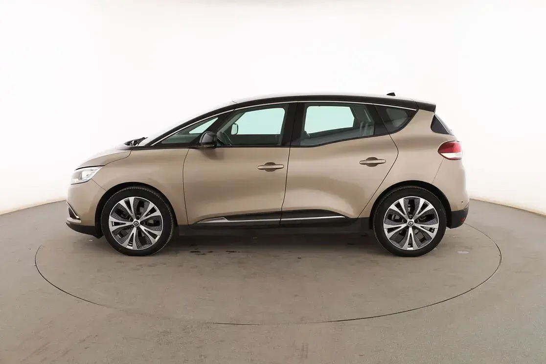Usado Renault Scénic Zen 132 CV (97 kW) 2017 Dorado Monovolumen