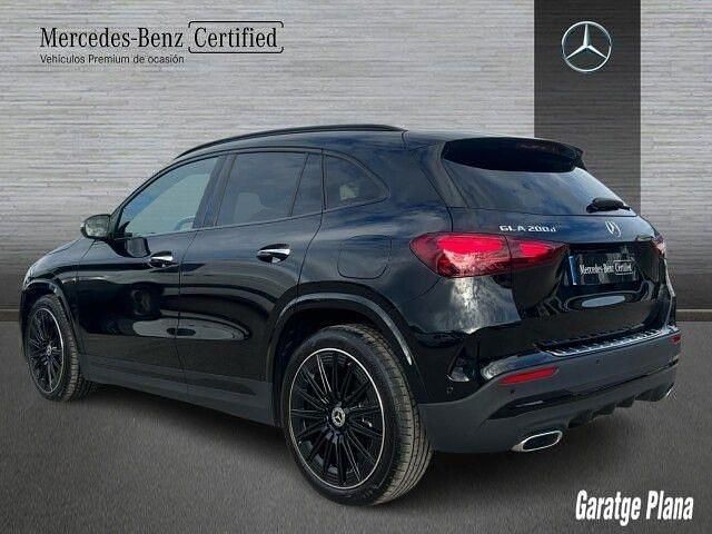 Usado Mercedes GLA200 AMG line 150 CV (110 kW) 2025 Negro cosmos SUV