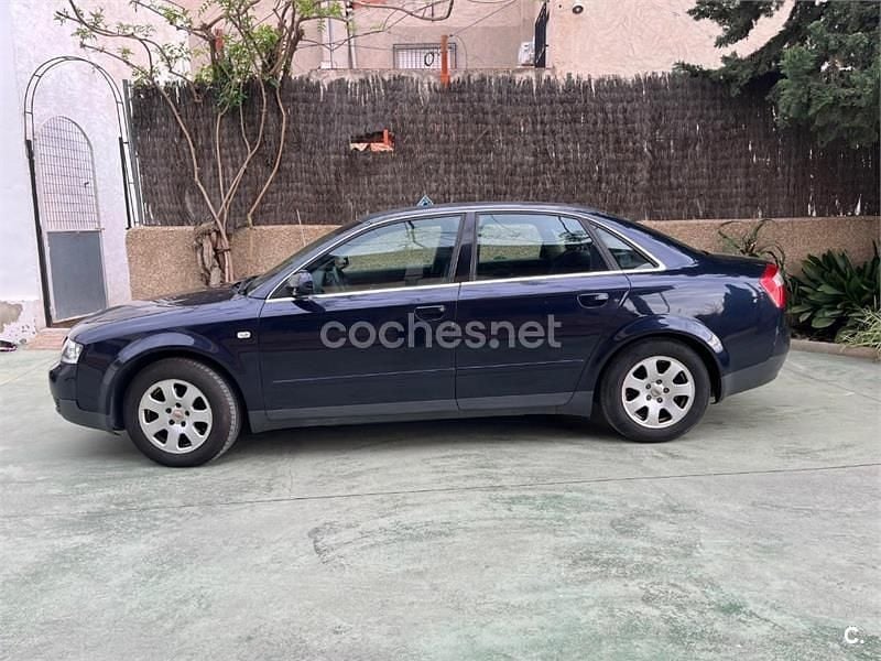 Begagnad Audi A4 130 HK (95 kW) 2002 Svart Sedan