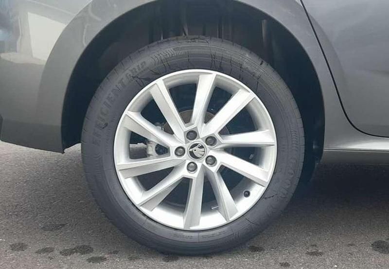 Usado Skoda Kamiq Selection 116 CV (85 kW) 2025 Gris SUV