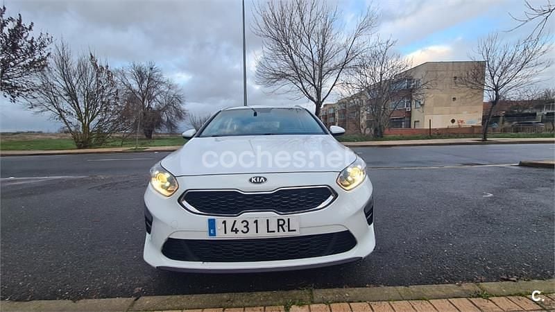 Usado Kia Ceed 120 CV (88 kW) 2021 Blanco Utilitario