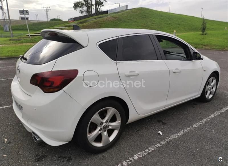 Usado Opel Astra Sport 125 CV (91 kW) 2011 Blanco Berlina