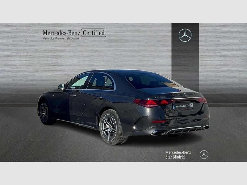 Usado Mercedes E300 313 CV (230 kW) 2025 Gris Berlina