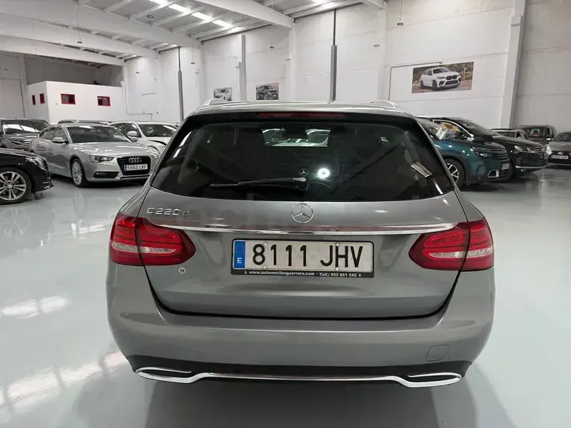 Usado Mercedes C220 Avantgarde 170 CV (125 kW) 2015 Gris / plata Familiar