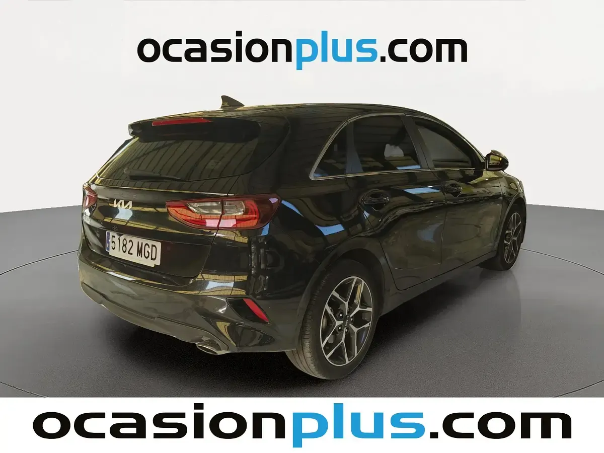 Usado Kia Ceed 120 CV (88 kW) 2023 Negro Utilitario