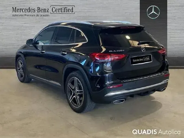 Usado Mercedes GLA200 150 CV (110 kW) 2022 Negro cosmos SUV