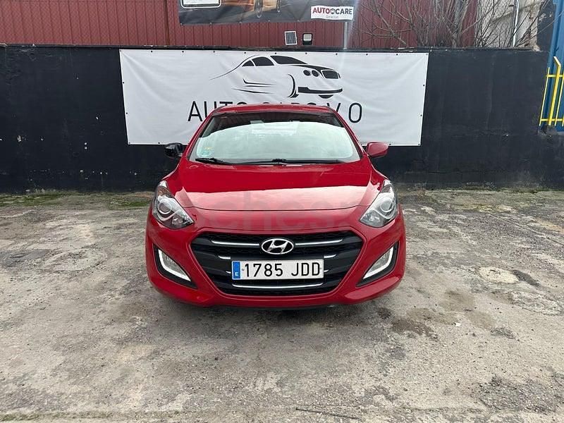 Usado Hyundai i30 100 CV (73 kW) 2015 Rojo Berlina