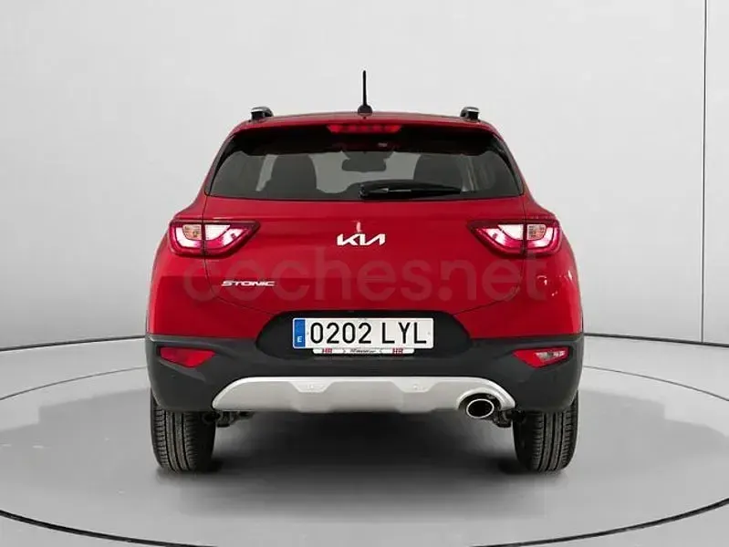 Usado Kia Stonic 100 CV (73 kW) 2022 Rojo SUV