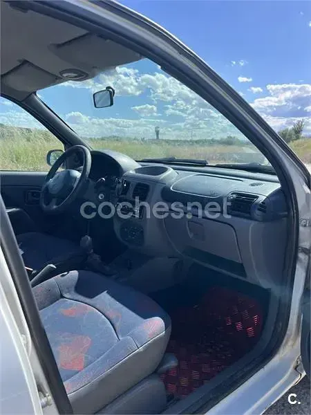 Usado Renault Clio II 65 CV (47 kW) 1998 Blanco Berlina