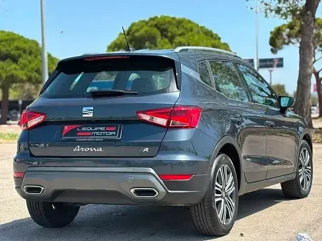 Usado Seat Arona FR 115 CV (84 kW) 2025 Gris / plata SUV