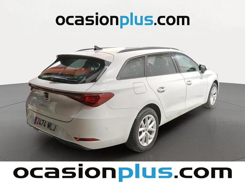 Usado Seat Leon Style 130 CV (95 kW) 2023 Blanco Familiar