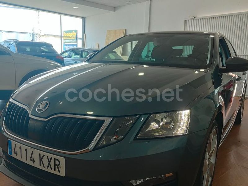Gris / plata Usado 2019 Skoda Octavia Ambition Berlina | 12.999 € (Precio justo) - Imagen 1/4