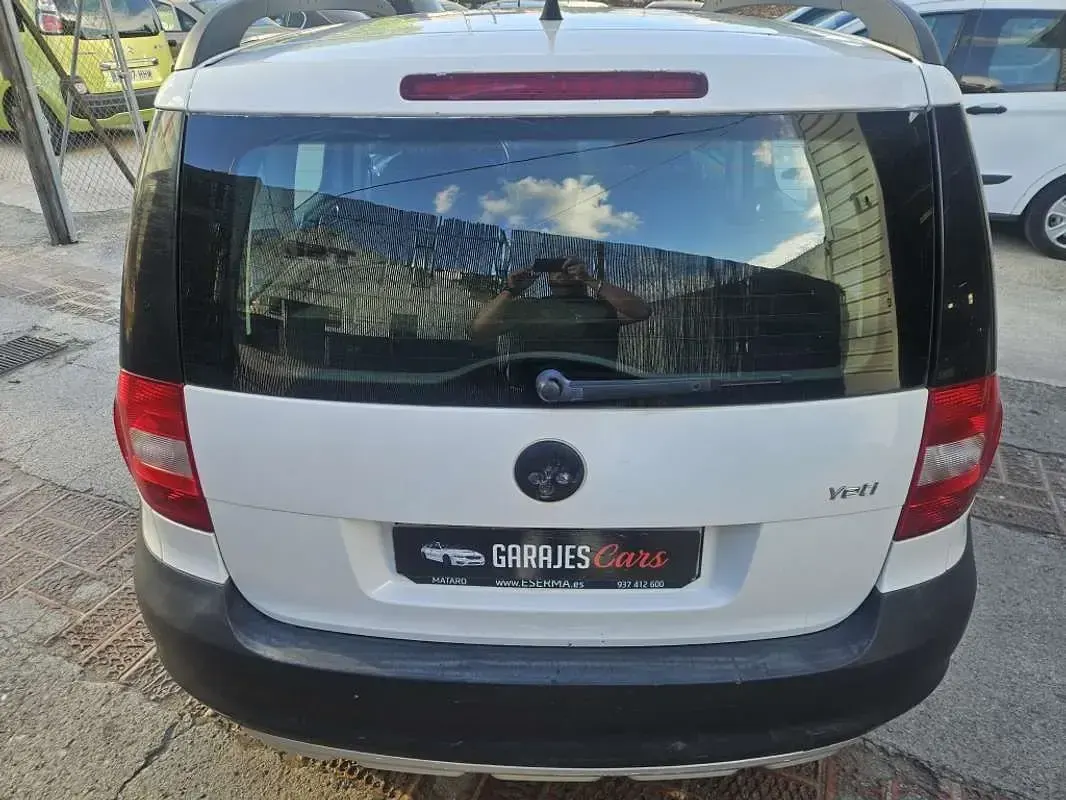 Usado Skoda Yeti Ambition 105 CV (77 kW) 2010 Blanco SUV