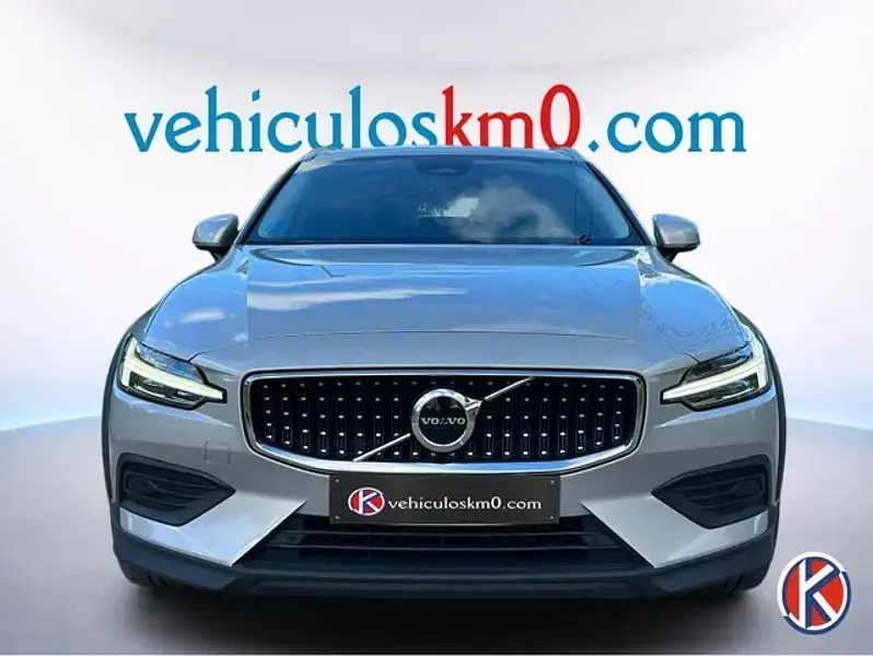 Usado Volvo V60 CC Core 197 CV (144 kW) 2022 Gris / plata Familiar
