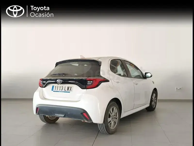 Usado Toyota Yaris 125 CV (91 kW) 2022 Blanco Utilitario