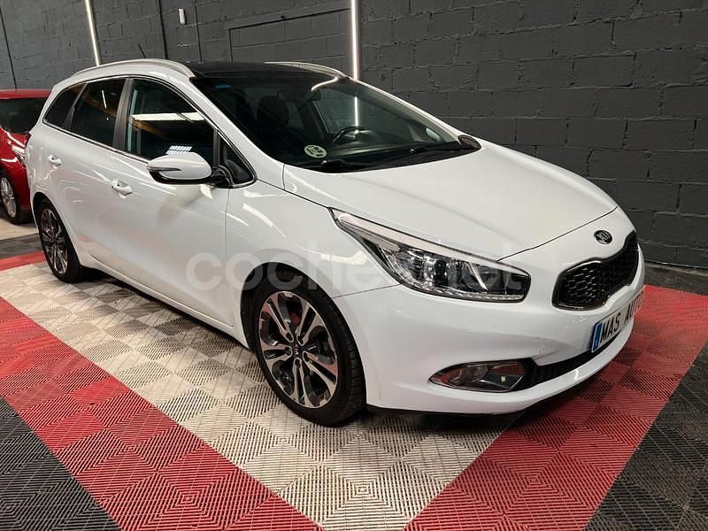 Blanco Usado 2015 Kia Ceed GT Berlina | 7490 € (Buen precio) - Imagen 1/4