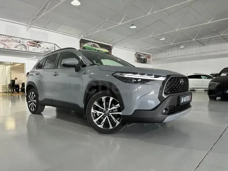 Usado Toyota Corolla Cross Plus 197 CV (144 kW) 2024 Gris / plata SUV