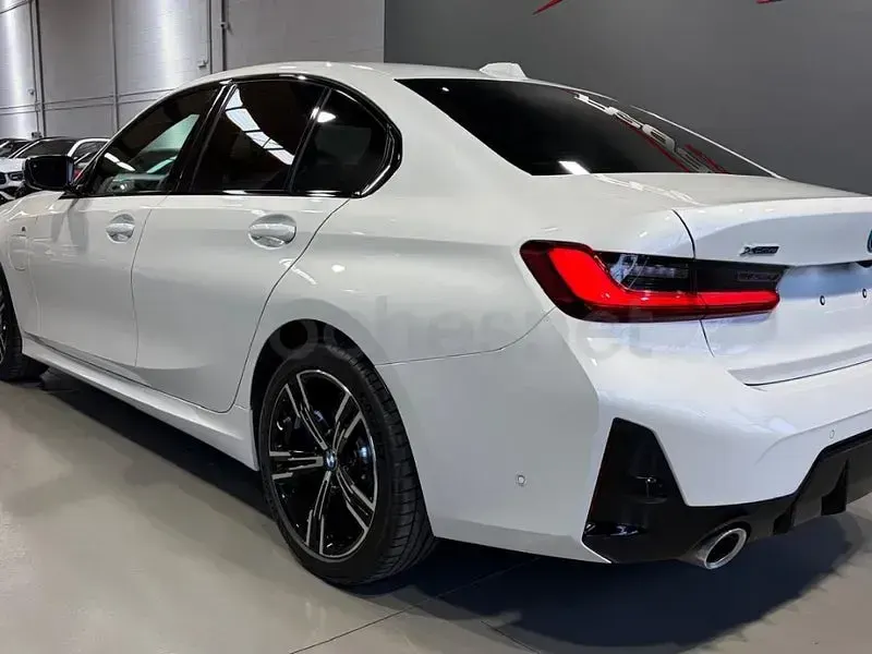 Usado BMW 330e Comfort Edition 292 CV (214 kW) 2025 Blanco Berlina