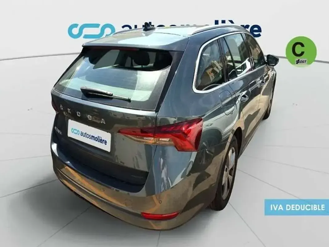 Usado Skoda Octavia Ambition 150 CV (110 kW) 2022 Gris Utilitario
