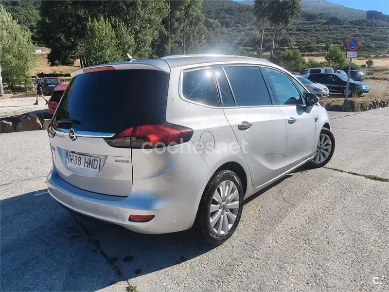 Usado Opel Zafira Tourer Excellence 130 CV (95 kW) 2012 Gris / plata Monovolumen