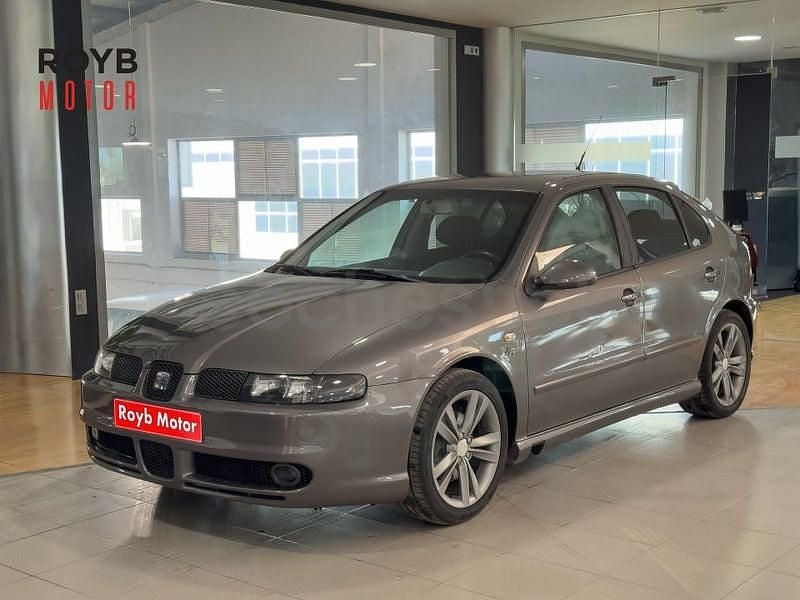 Usado Seat Leon FR 150 CV (110 kW) 2004 Gris Utilitario
