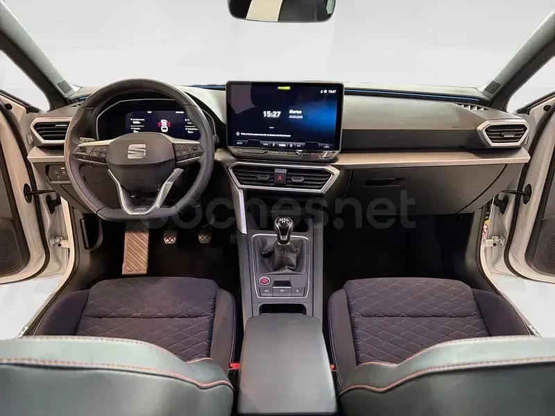 Usado Seat Leon FR 150 CV (110 kW) 2025 Blanco Familiar