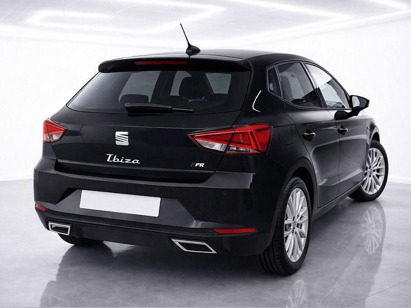 Usado Seat Ibiza FR 115 CV (84 kW) 2025 Negro Utilitario