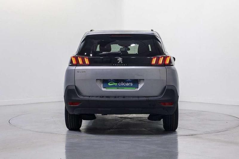 Usado Peugeot 5008 Style 131 CV (96 kW) 2021 Plateado SUV