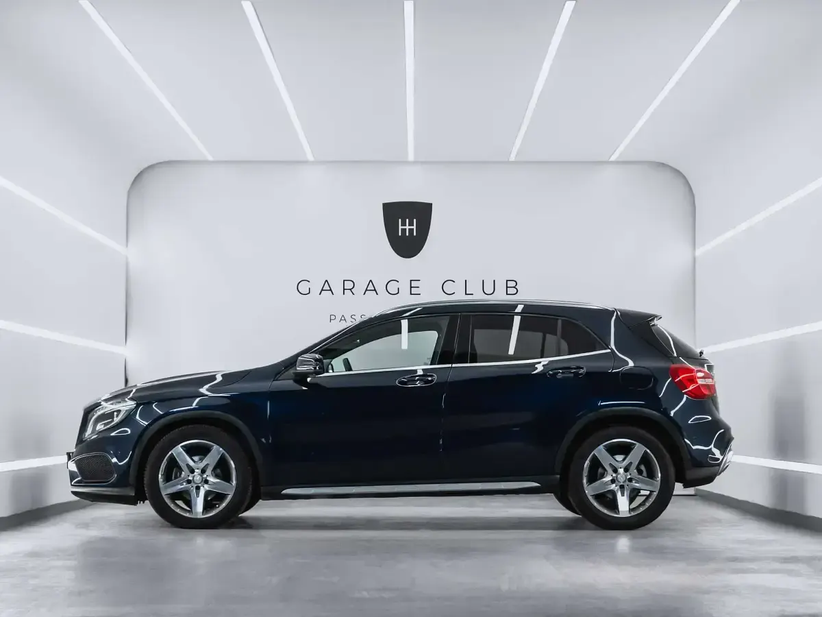 Käytetty Mercedes GLA200 AMG line 136 HP (100 kW) 2017 Sininen Katumaasturi