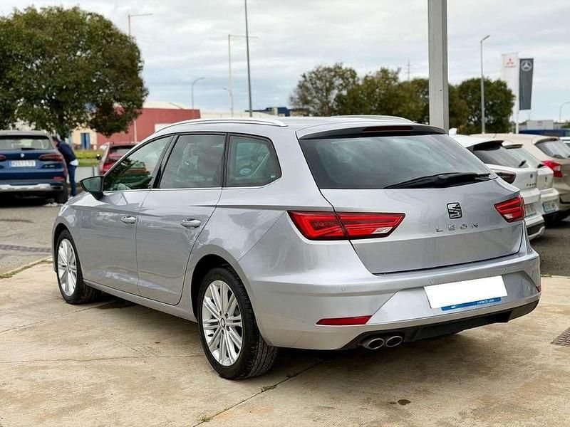 Usado Seat Leon ST XCELLENCE 150 CV (110 kW) 2020 Plateado Familiar