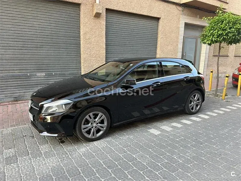 Usado Mercedes A200 Urban 136 CV (100 kW) 2016 Negro Utilitario